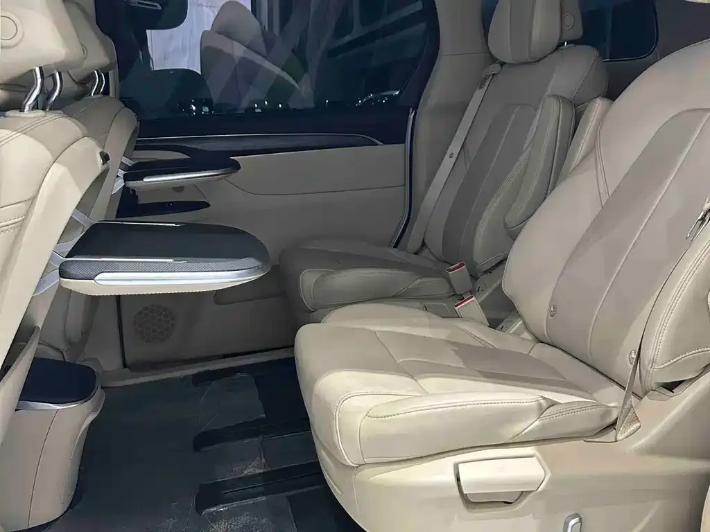 Buick GL8 2023 из CN, фото 8