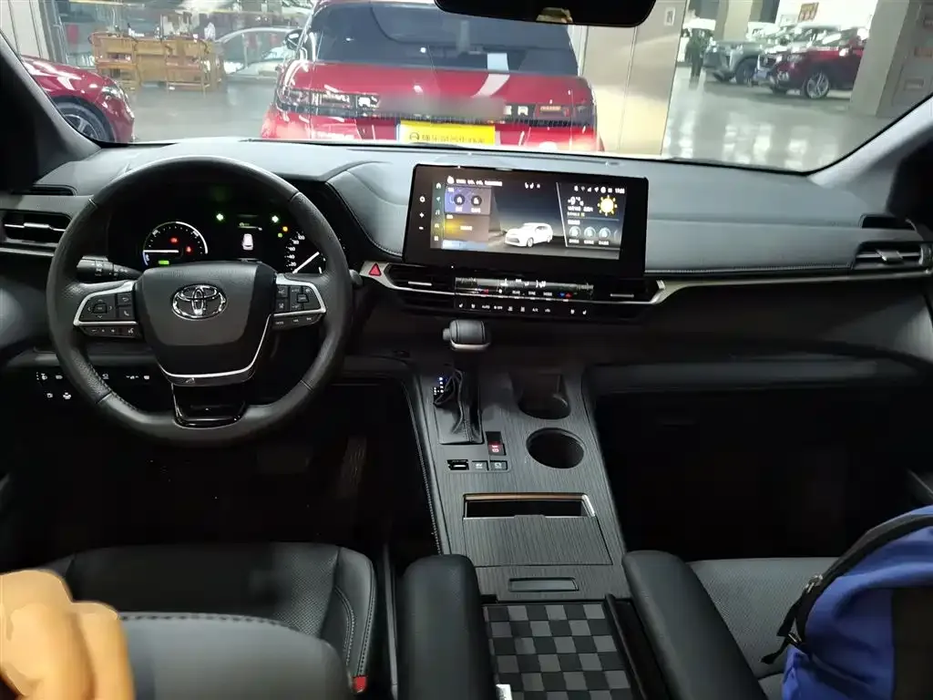 Toyota Sienna 2025 из CN, фото 4