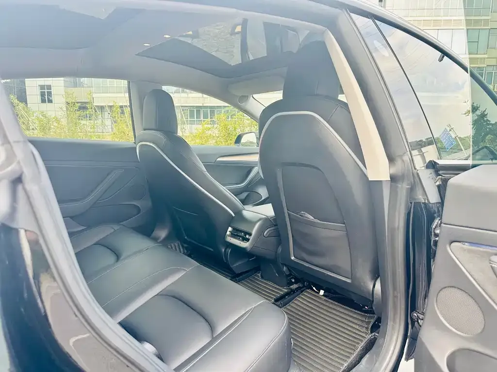 Tesla Model 3 — фото 10
