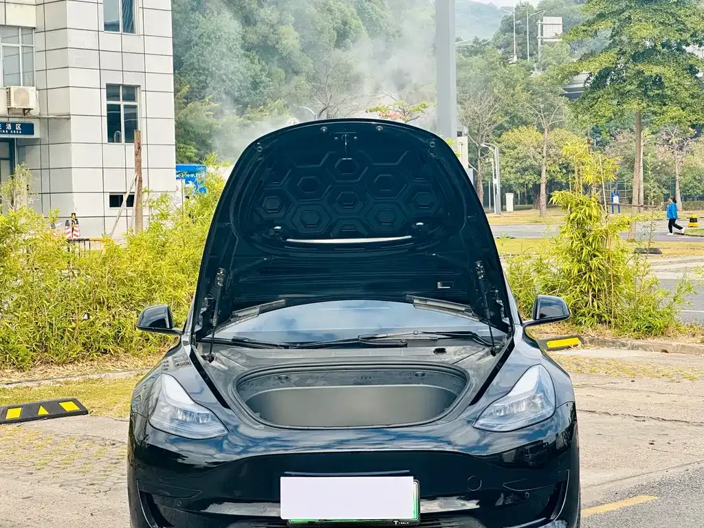 Tesla Model 3 — фото 5
