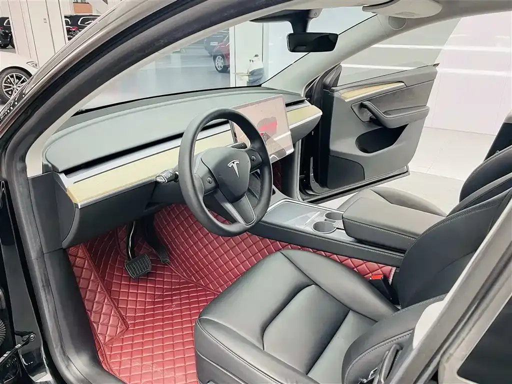 Tesla Model Y — фото 9