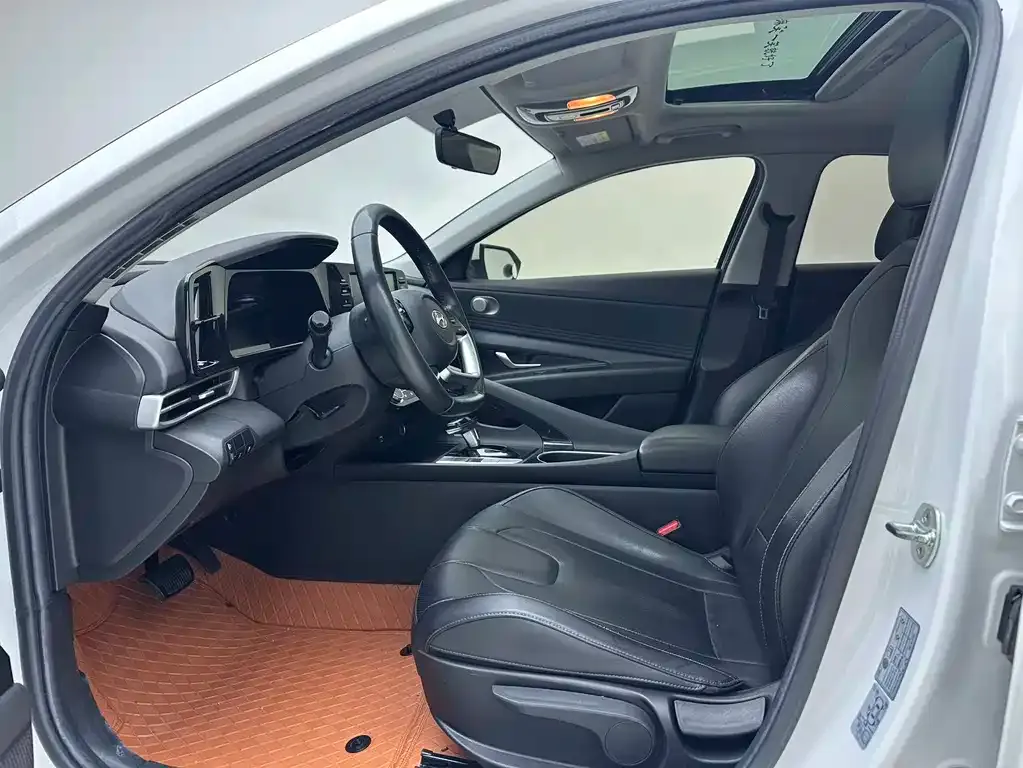 Hyundai Elantra — фото 10