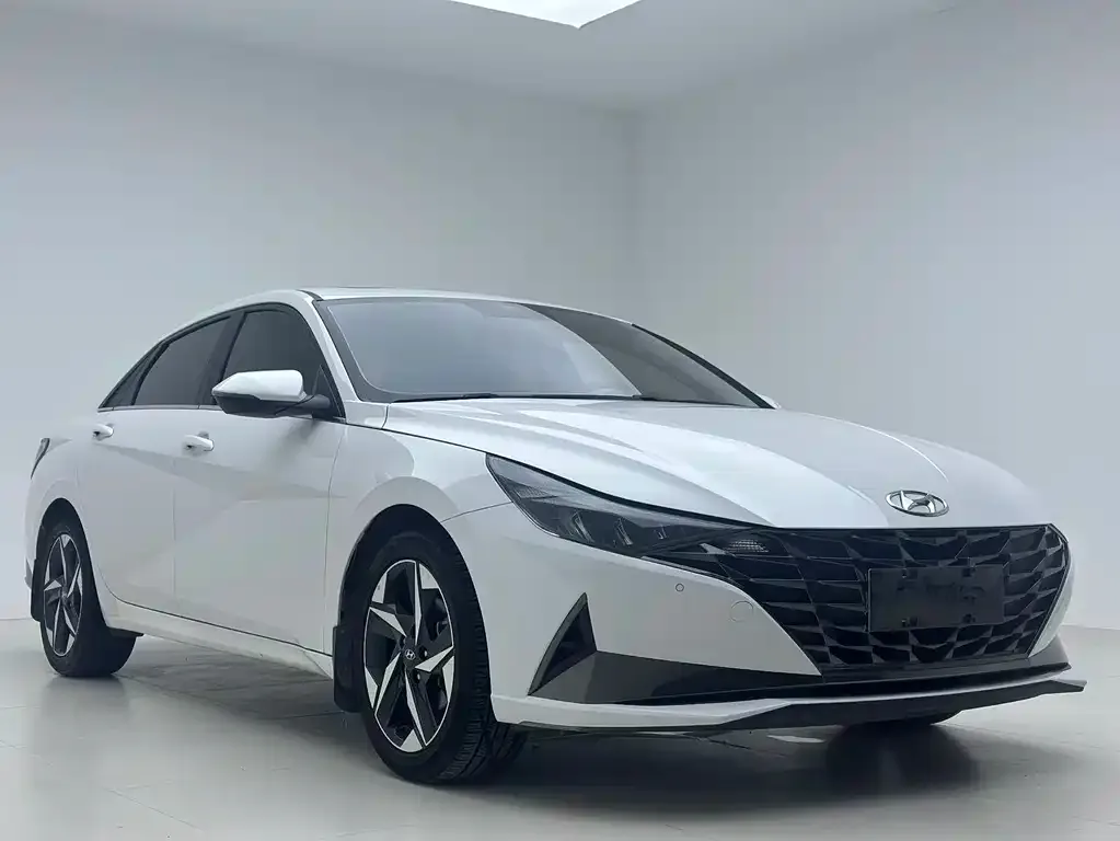 Hyundai Elantra — фото 3