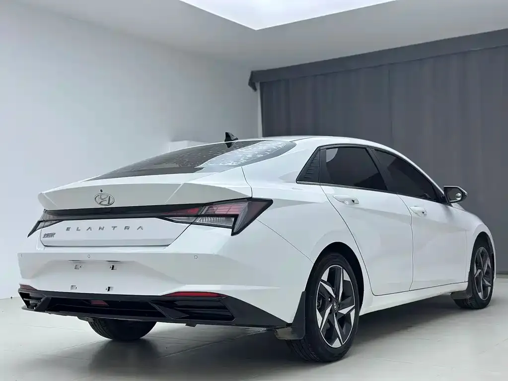 Hyundai Elantra — фото 6