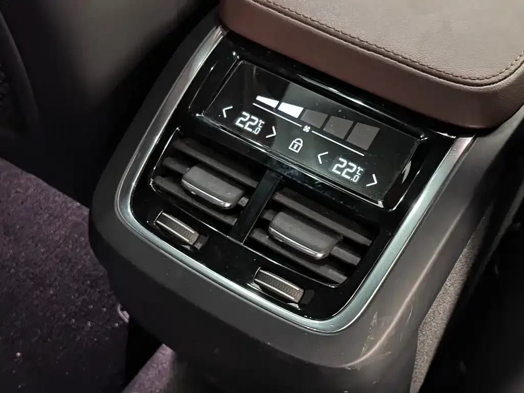 Volvo XC90 2021 из CN, фото 3