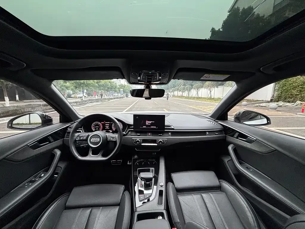 Audi A4L 2023 из CN, фото 3