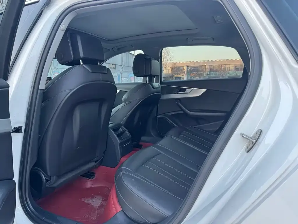 Audi A4L 2021 из CN, фото 9