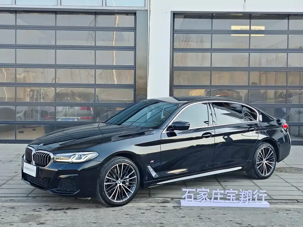 BMW 5 Series — фото 1