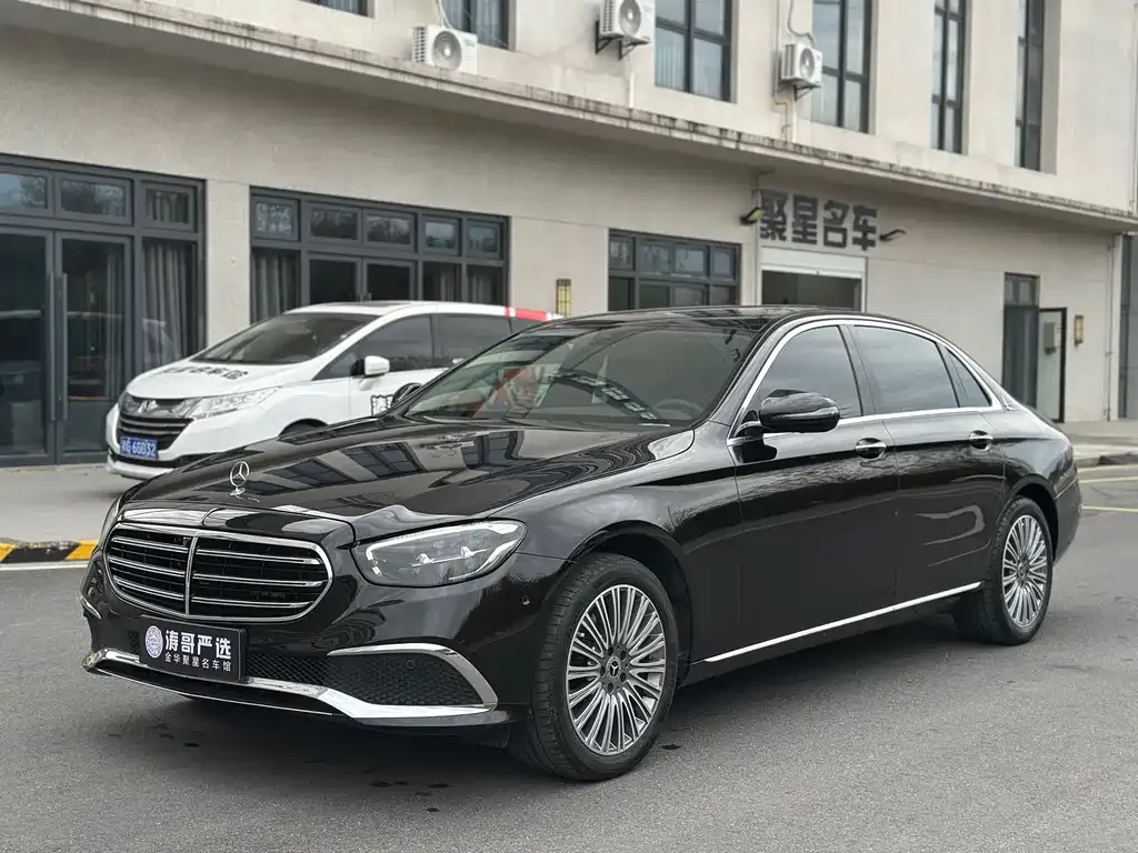 Mercedes-Benz E-Class — фото 1