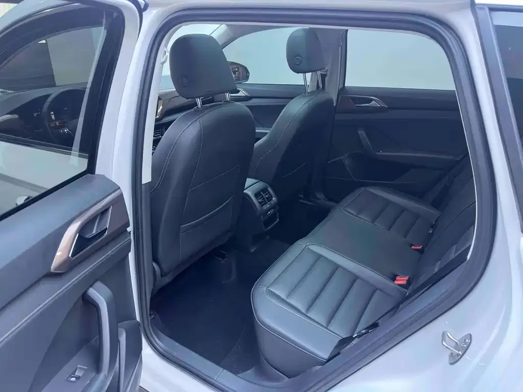 Volkswagen Tharu 2022 из CN, фото 9
