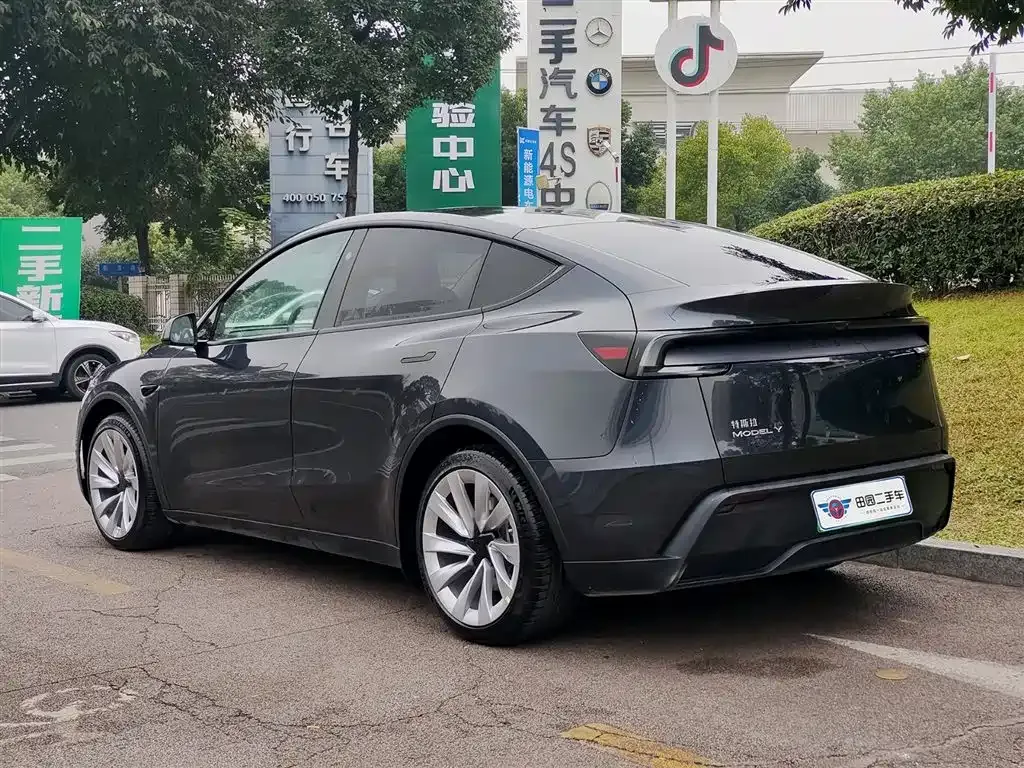 Tesla Model Y — фото 5