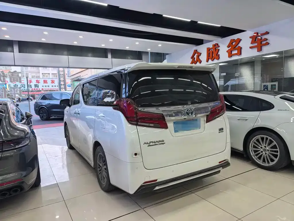 Toyota Alphard 2022 из CN, фото 10