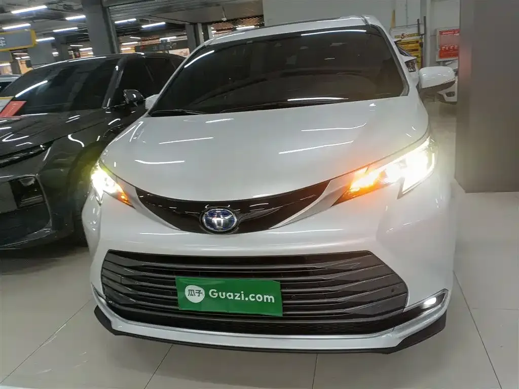 Toyota Sienna 2023 из CN, фото 5