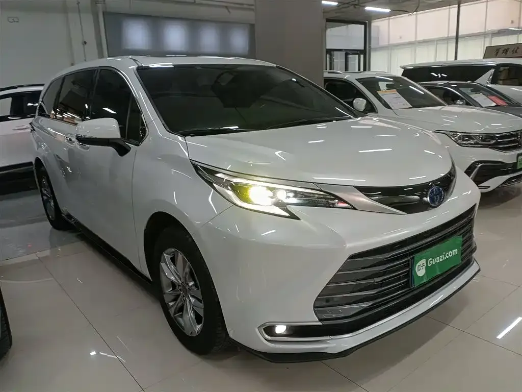 Toyota Sienna 2023 из CN, фото 2