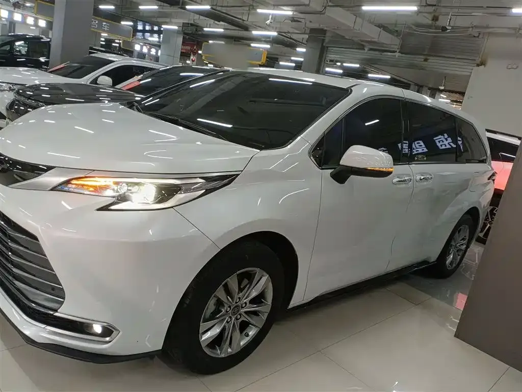 Toyota Sienna 2023 из CN, фото 10