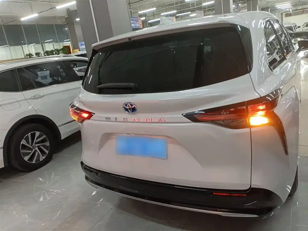 Toyota Sienna 2023 из CN, фото 8