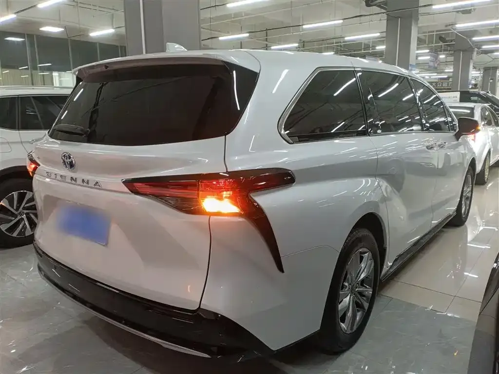 Toyota Sienna 2023 из CN, фото 9