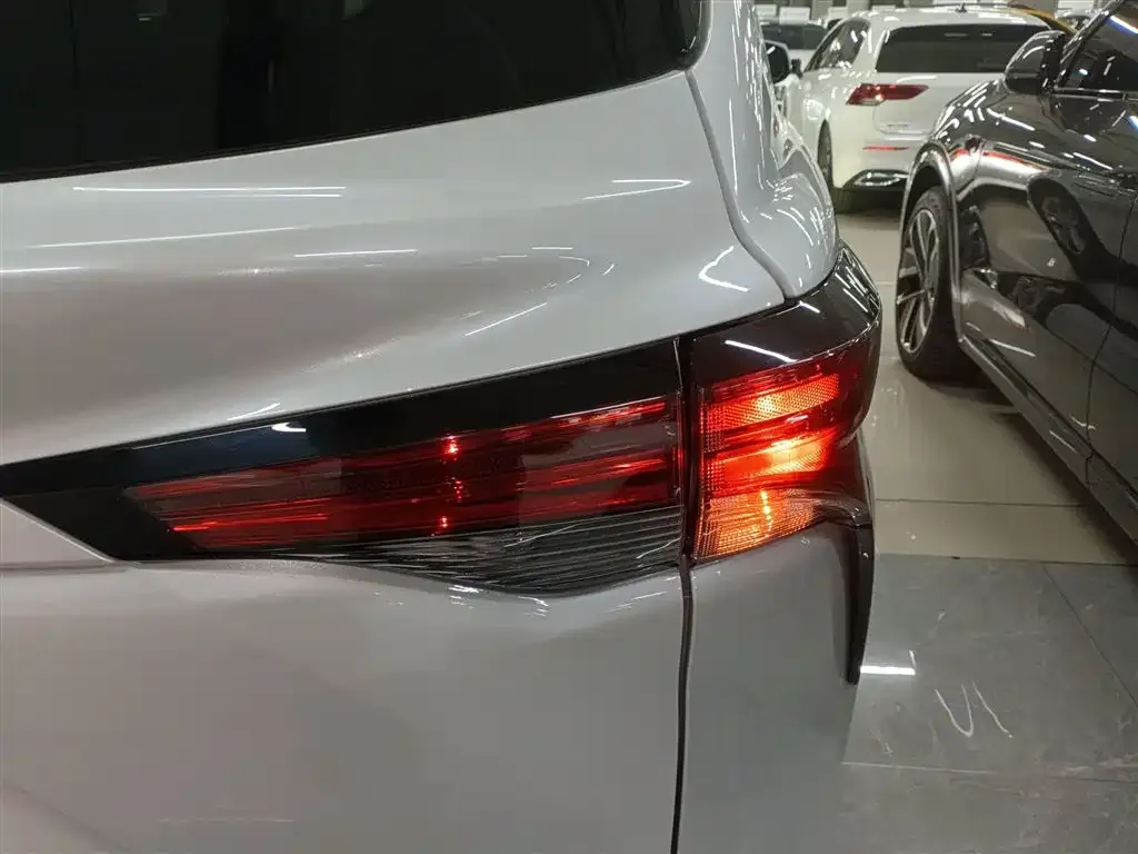 Toyota Sienna 2023 из CN, фото 3