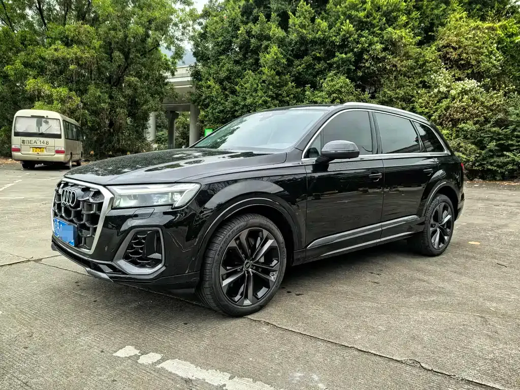 Audi Q7 2025 из CN, фото 1