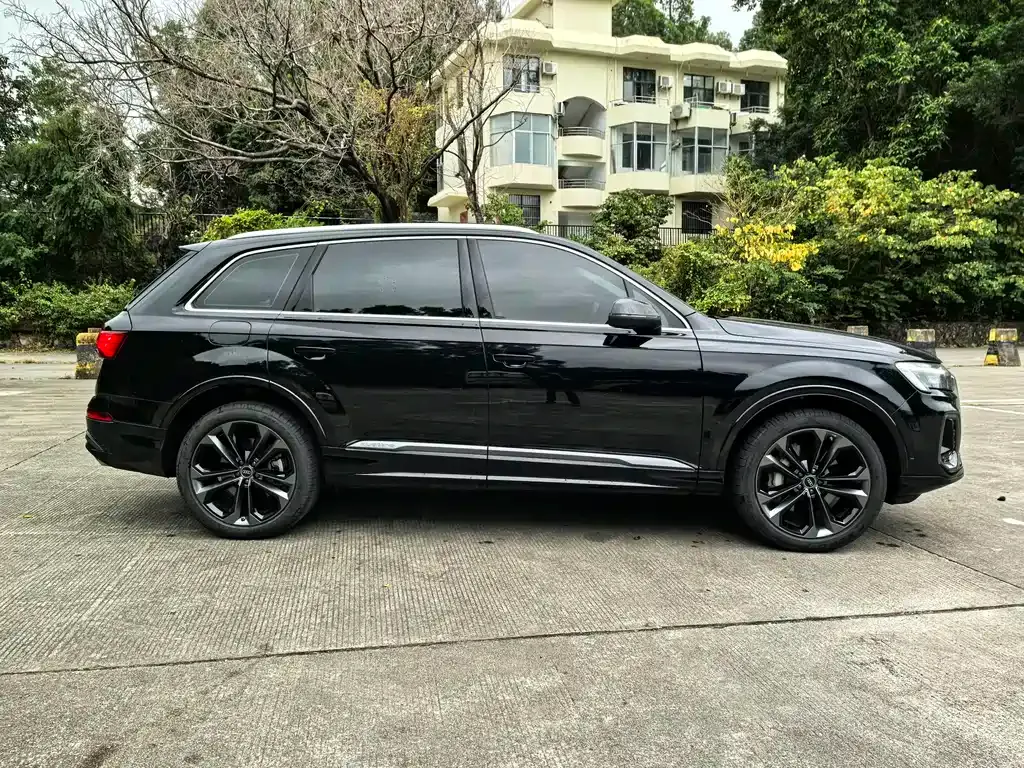 Audi Q7 2025 из CN, фото 5