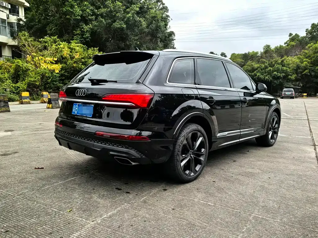 Audi Q7 2025 из CN, фото 6