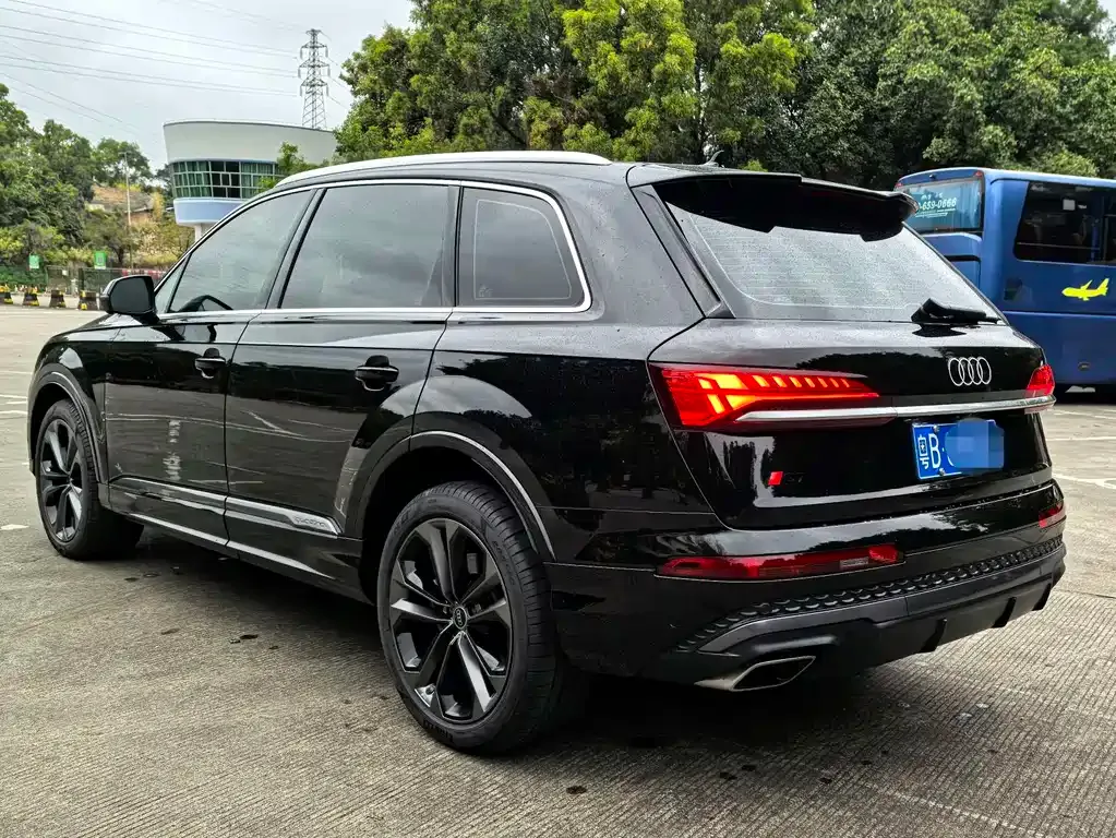 Audi Q7 2025 из CN, фото 4