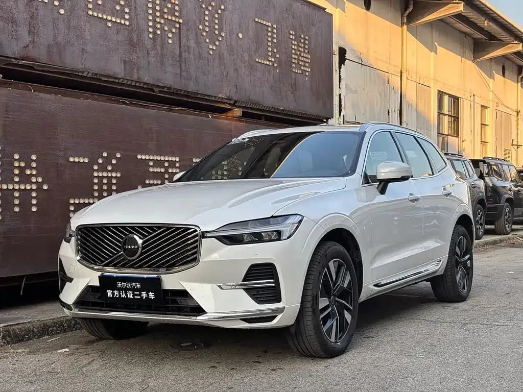 Volvo XC60 — фото 1