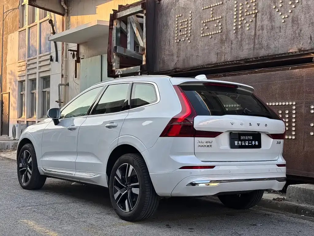 Volvo XC60 — фото 9