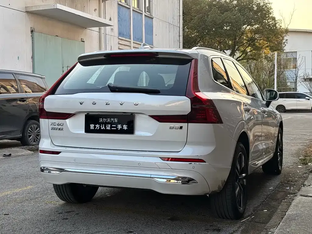Volvo XC60 — фото 10