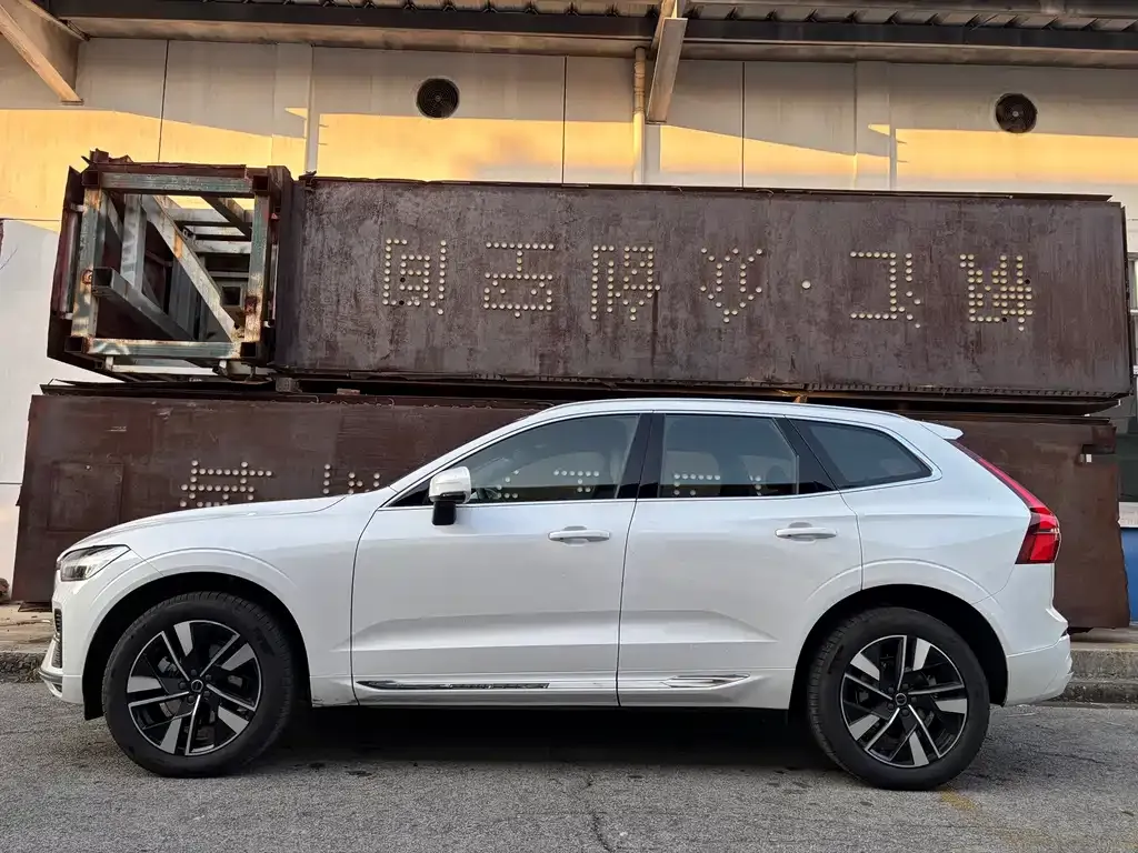Volvo XC60 — фото 7
