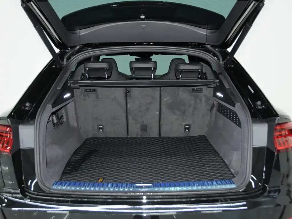 Audi Q8 2024 из CN, фото 6