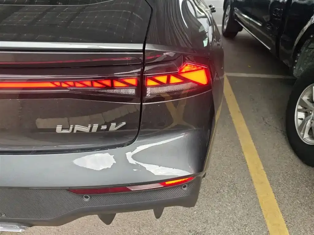 Changan UNI-V iDD 2025 из CN, фото 8