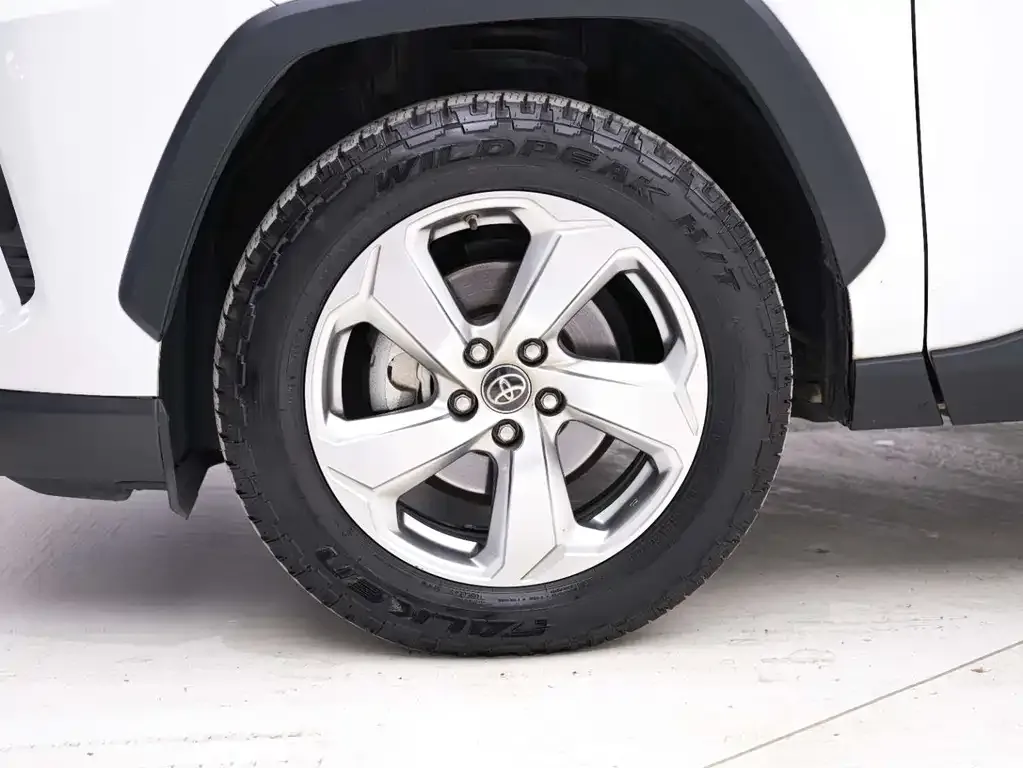 Toyota RAV4 — фото 10