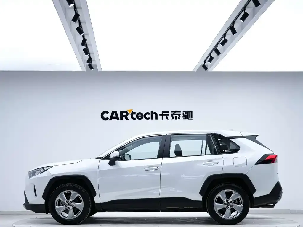 Toyota RAV4 — фото 2
