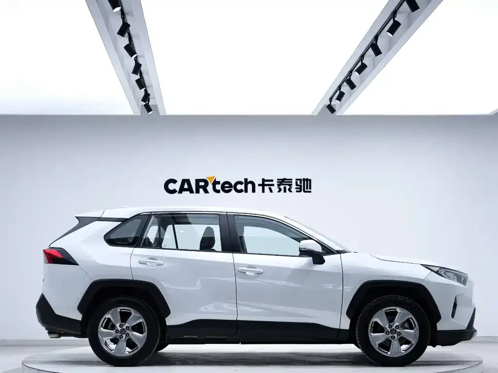 Toyota RAV4 — фото 9