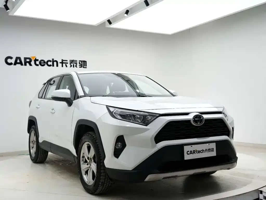 Toyota RAV4 — фото 3