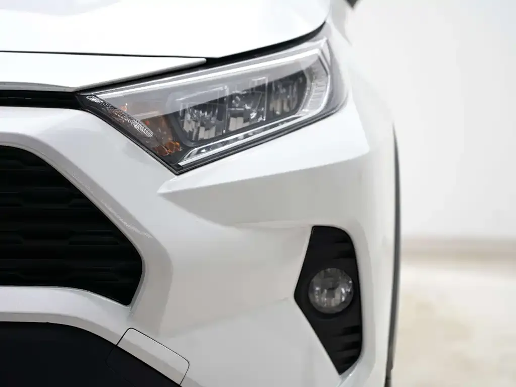 Toyota RAV4 — фото 5