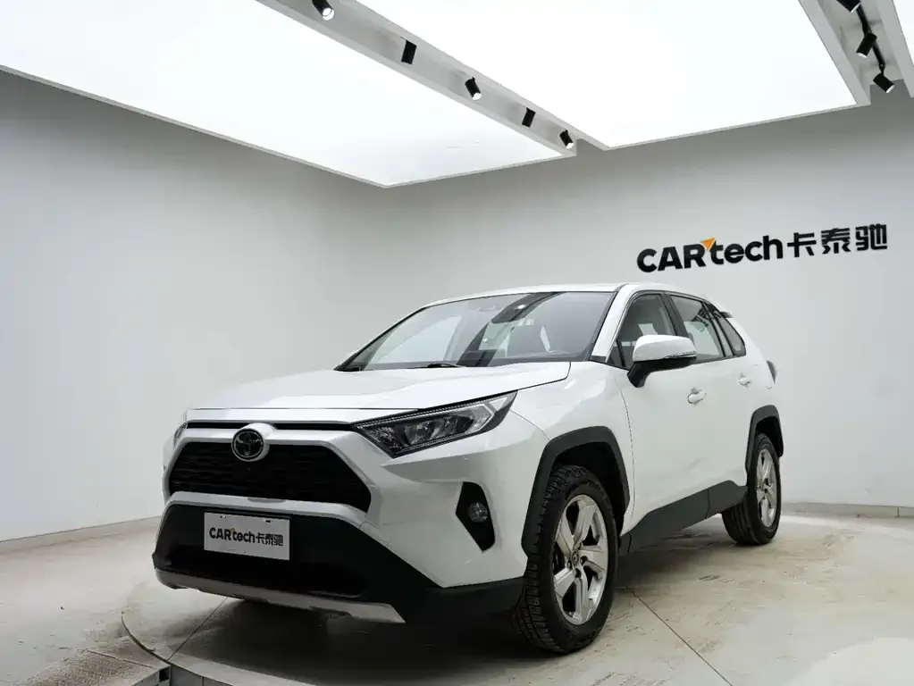 Toyota RAV4 — фото 7