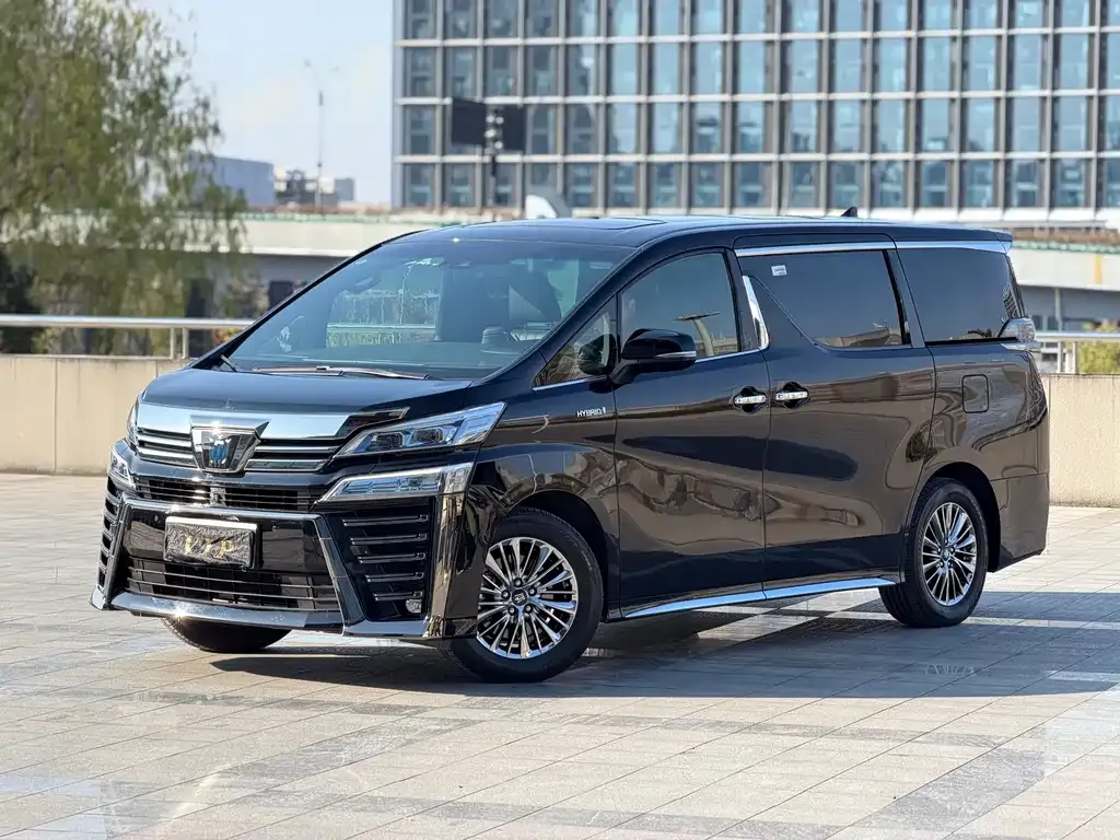 Toyota Vellfire — фото 1