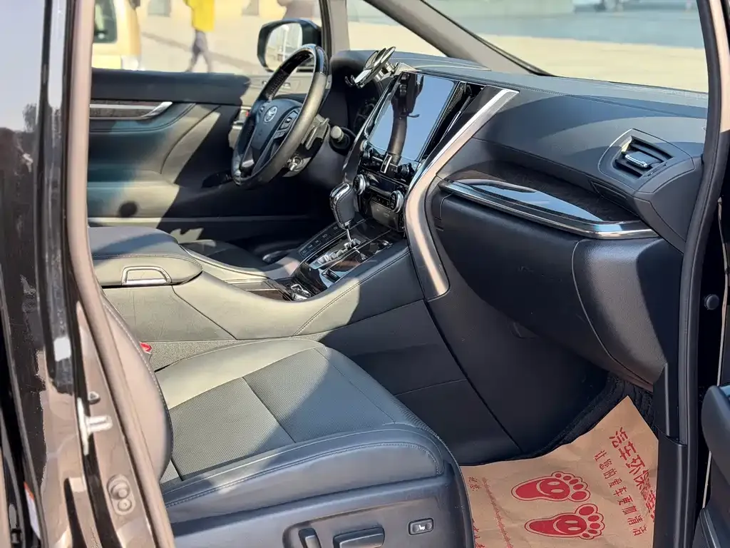 Toyota Vellfire — фото 6