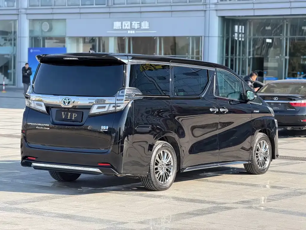 Toyota Vellfire — фото 8