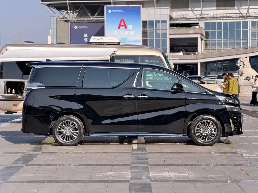 Toyota Vellfire — фото 3
