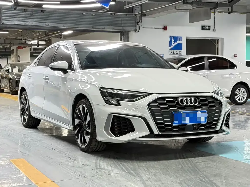 Audi A3 2023 из CN, фото 3