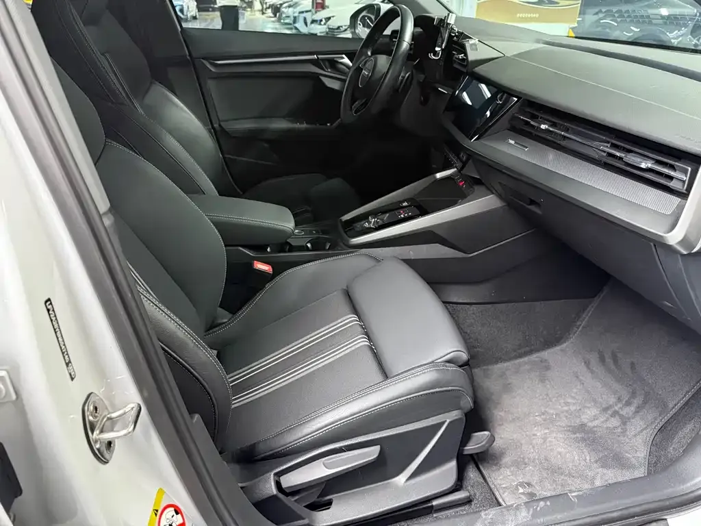 Audi A3 2023 из CN, фото 6