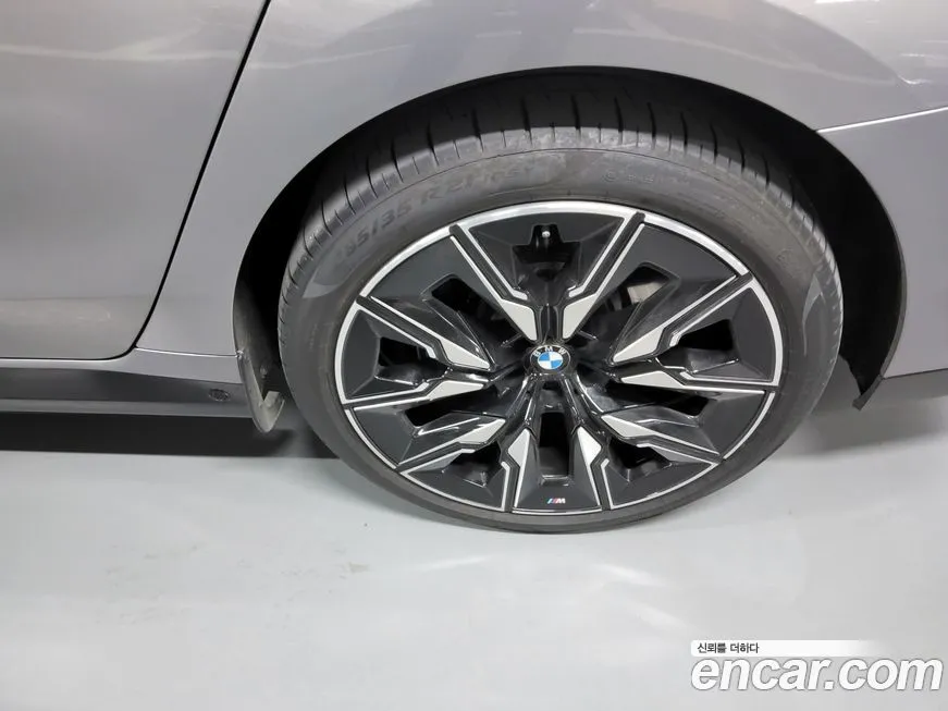 BMW i7 2024 из KR, фото 2