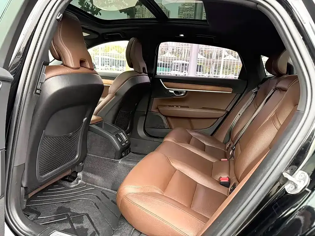 Volvo S90 2022 из CN, фото 3