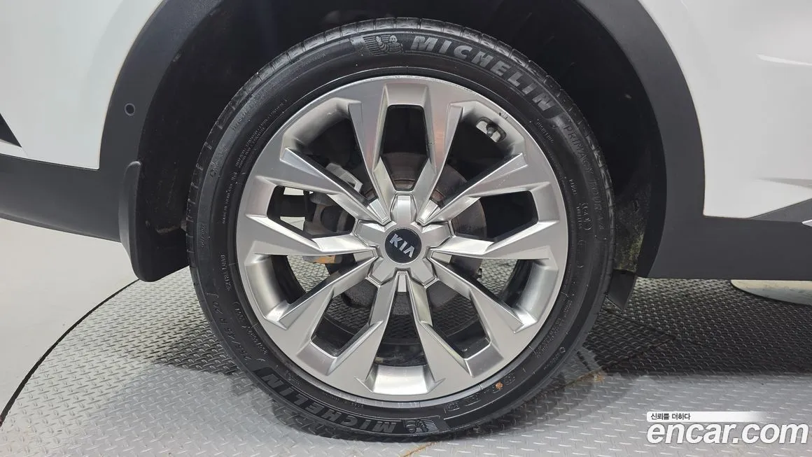 Kia Sorento — фото 8