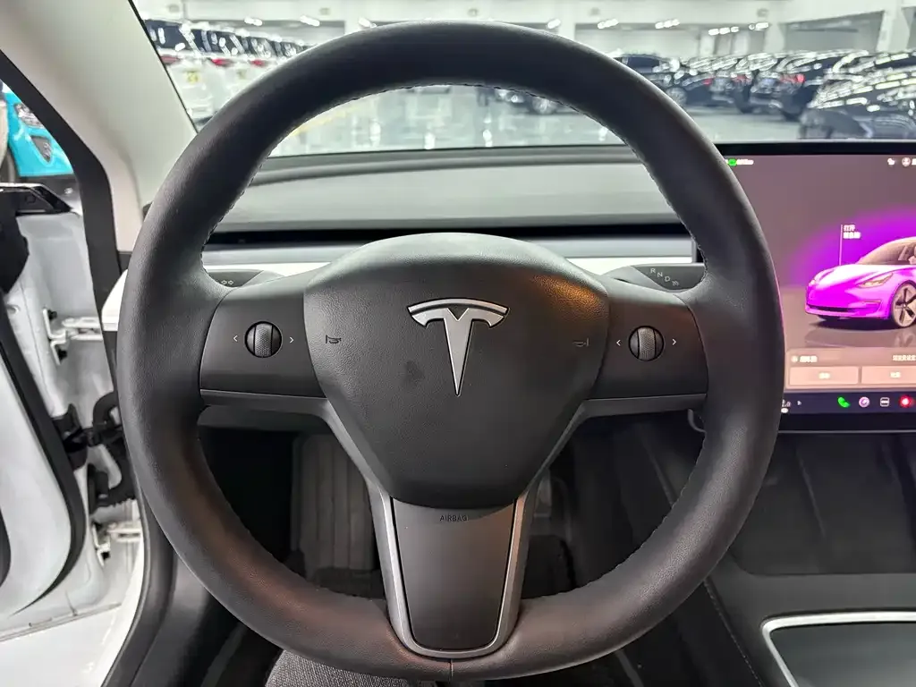 Tesla Model 3 — фото 7