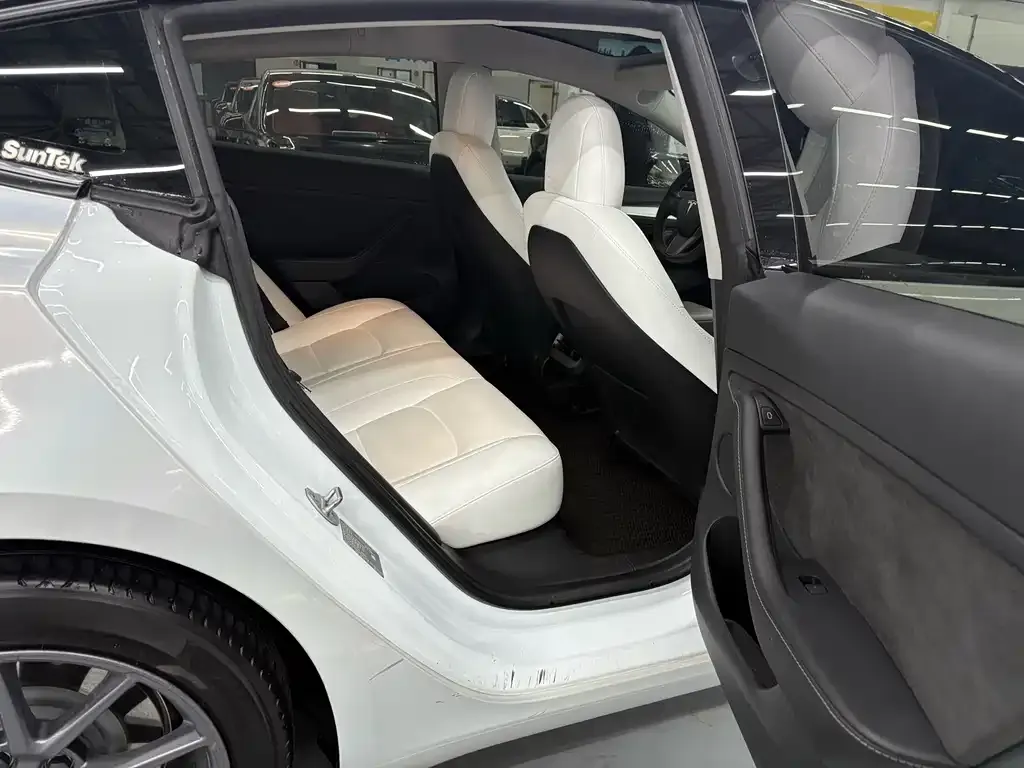 Tesla Model 3 — фото 4