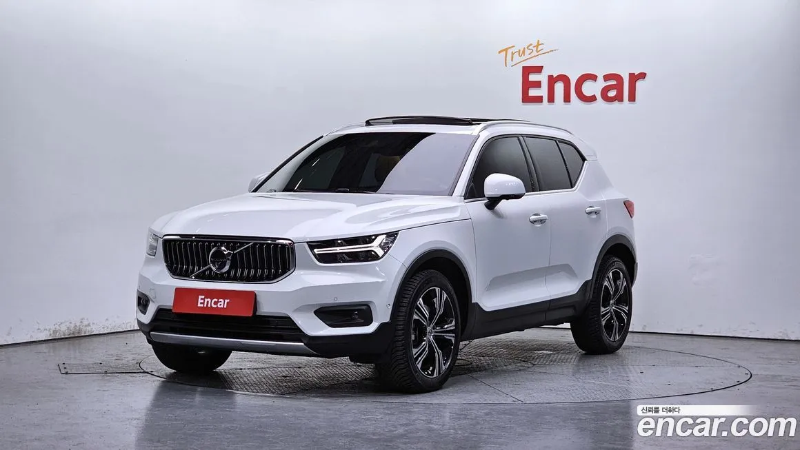 Volvo XC40 — фото 1